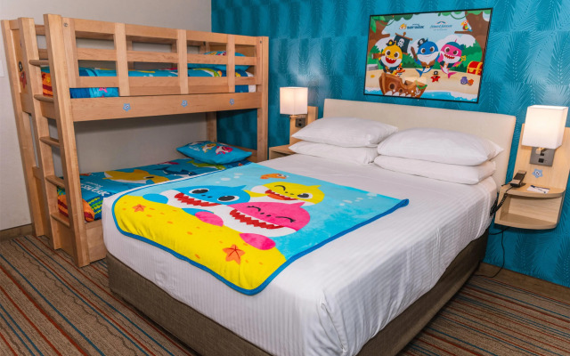 Howard Johnson by Wyndham Anaheim Hotel & Water Playground