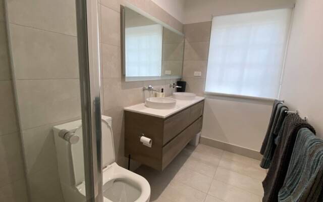 Elegant 2-bedroom House in Prahran w/ Parking!