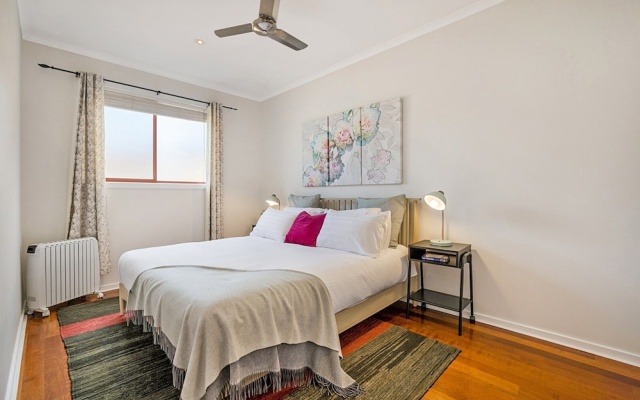 Unique 2- Storey Victorian Terrace Near Errol St – Guest Rooms – Melbourne