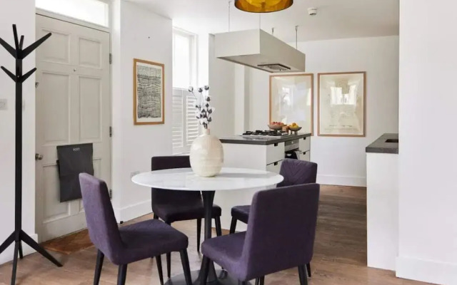 The Ravenscourt Park Escape - Bright 2bdr Flat
