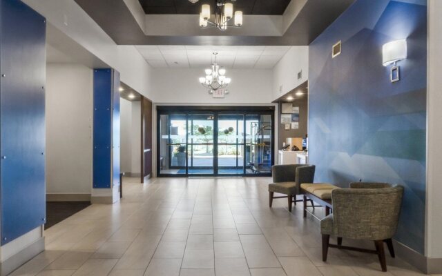 Holiday Inn Express and Suites Newton by IHG