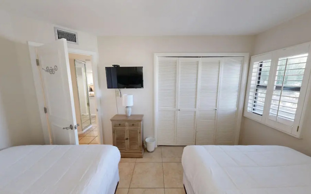 Inlet Reef 205 2 Bedroom Apts by RedAwning