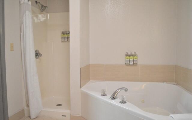 Holiday Inn Express & Suites Batesville by IHG