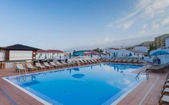 Inviting holiday home in Adeje with garden