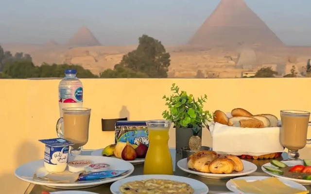 Moses Pyramids Inn