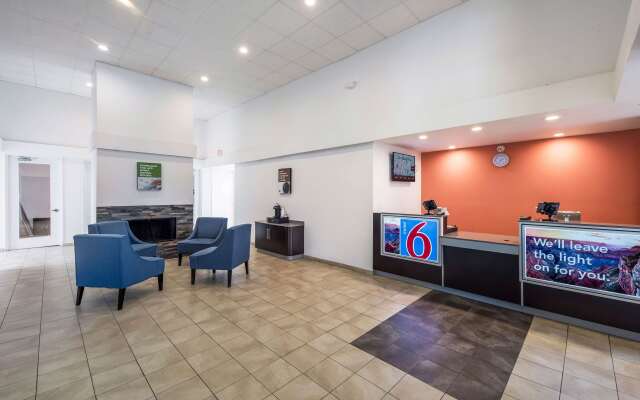 Motel 6 Dallas - Irving DFW Airport East