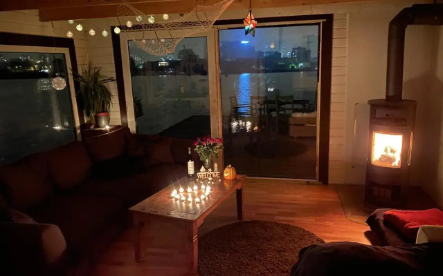 Hausboot mit Hottub in Berlin
