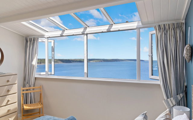 Cystanog Fach - Spectacular Sea Views Balcony and Terrace Parking