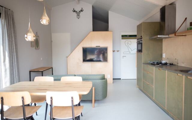 Trendy Lodge With Dishwasher Near the Sea