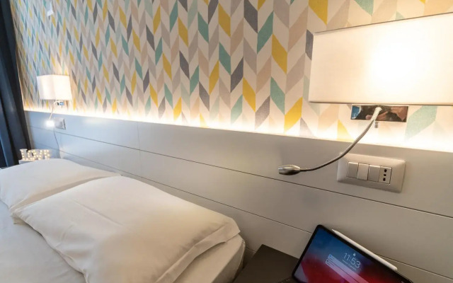 Hotel Kiss
