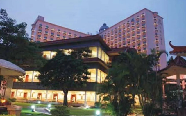 Centenio Kingdom Hotel