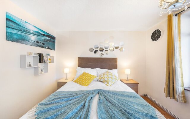 Canton Street - Deluxe Guest Room 2