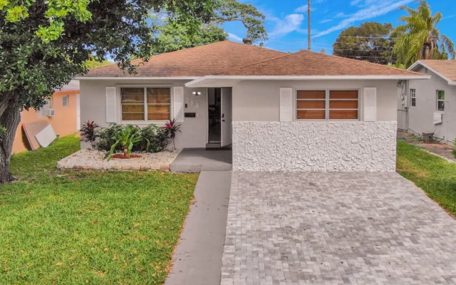 Private Heated Pool & Lovely Home