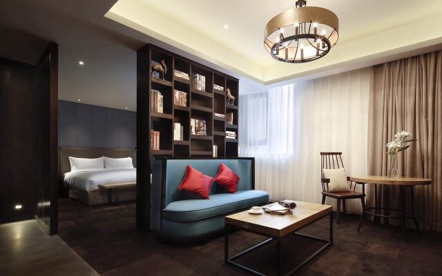 Ease House Hotel
