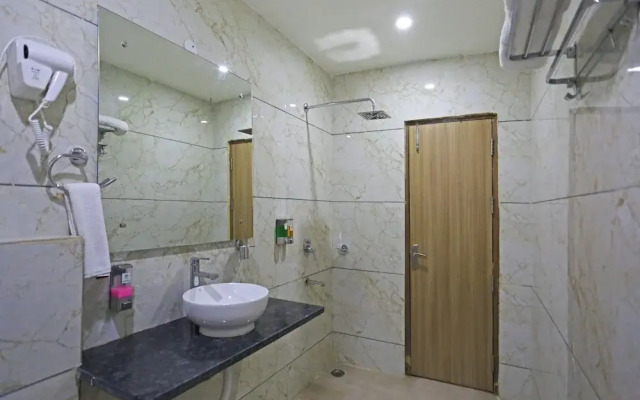 Hotel Decent Suites - Delhi Airport