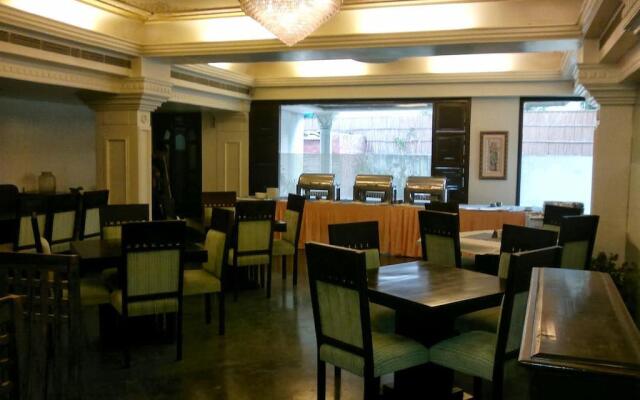Hotel Empire Regency