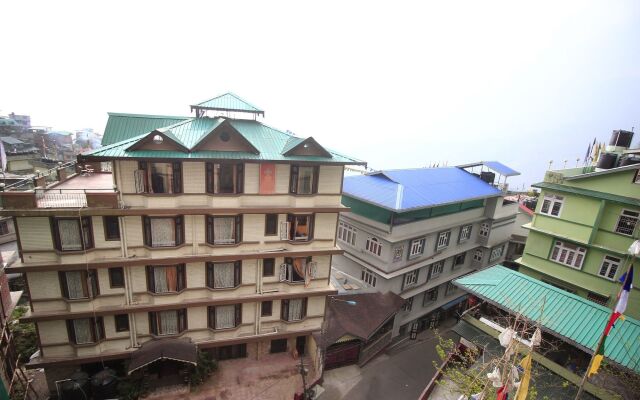OYO 8701 Hotel Silk Route Residency