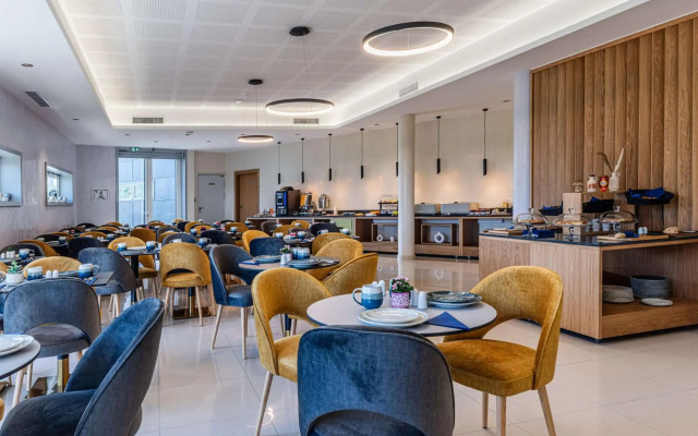 Brit Hotel Privilège Paris - Rosny