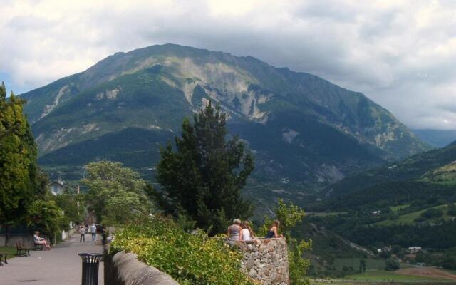 L'HIVERNET, grand Triplex neuf au cœur d'Embrun accès facile