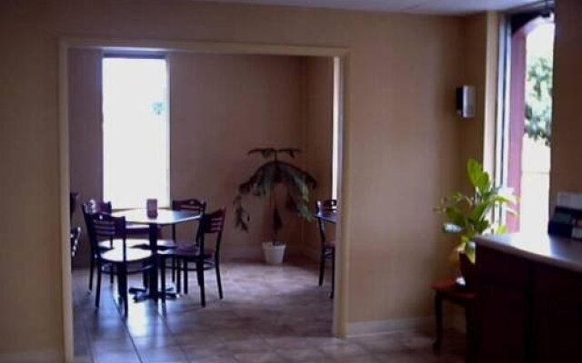 Town & Country Inn