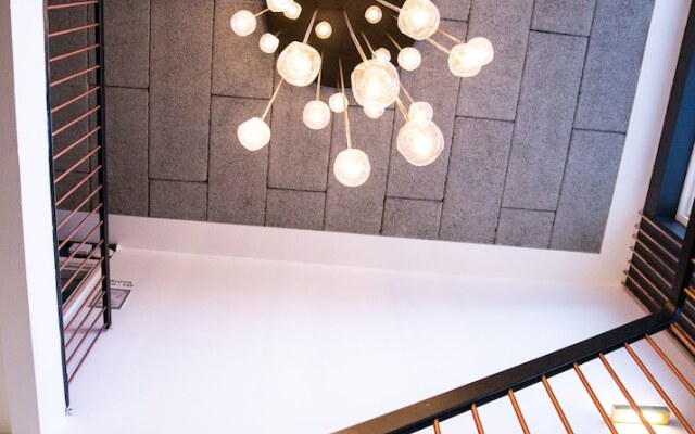 Hotel B