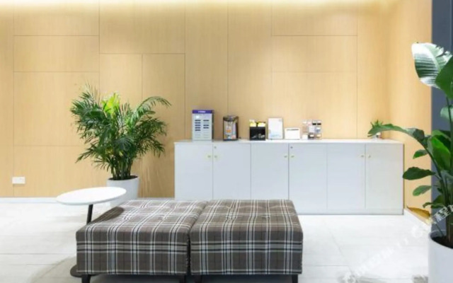 Mango Hotel (Nanjing Hexi Wanda Mochouhu Subway Station)