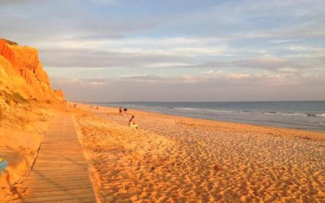 Lovely Studio Marta on the Beach Falesia, Albufeira