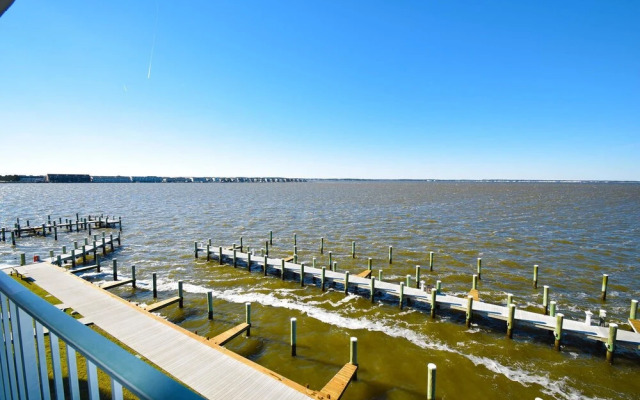 Thunder Island 168d 2 Bedroom Condo by RedAwning