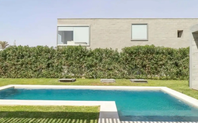 w Modern 4BR Villa With Private Pool in Paracas