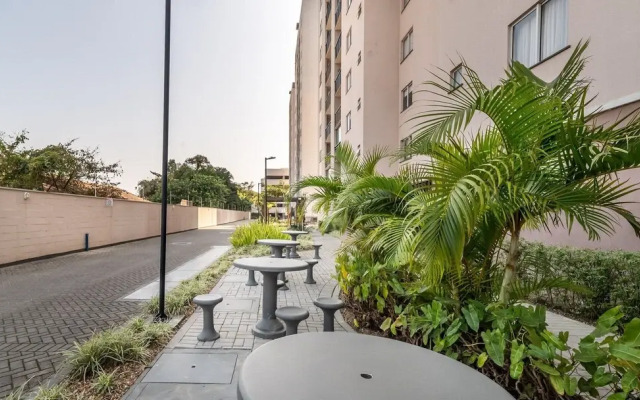 2BR Apt w/ Pool & BBQ 210m - Csi0302