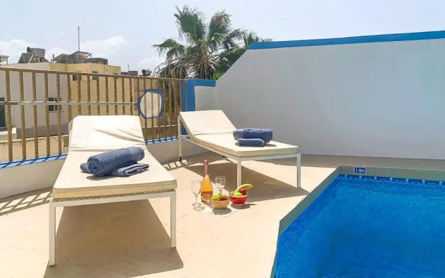 Pool and Sea, charming Merill Apart 4