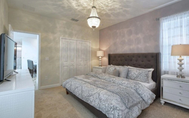 Storey Lake-5 Bedrooms Home W/pool-1650st Home by Redawning