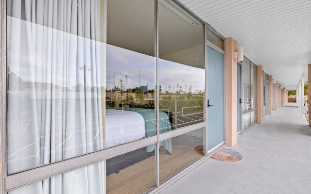 Starlight Motor Inn