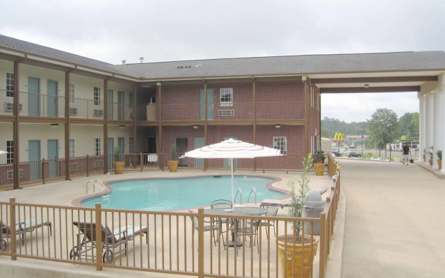 Weston Inn & Suites
