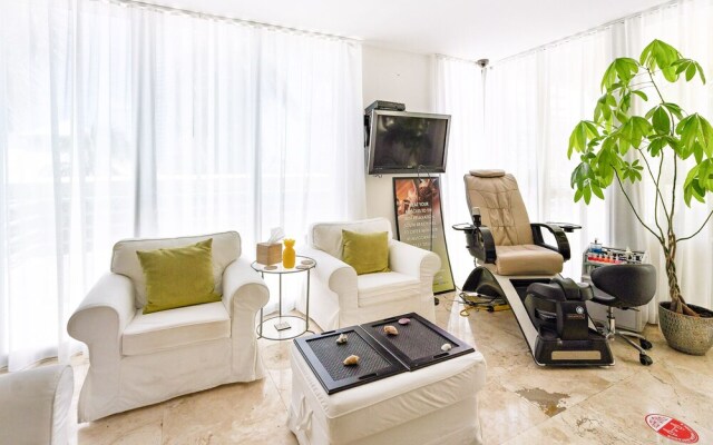 Bentley Beach Club by Edgewater One VR