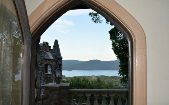 HIGHLANDS CASTLE overlooking Lake George.. plus 2 other Castles!