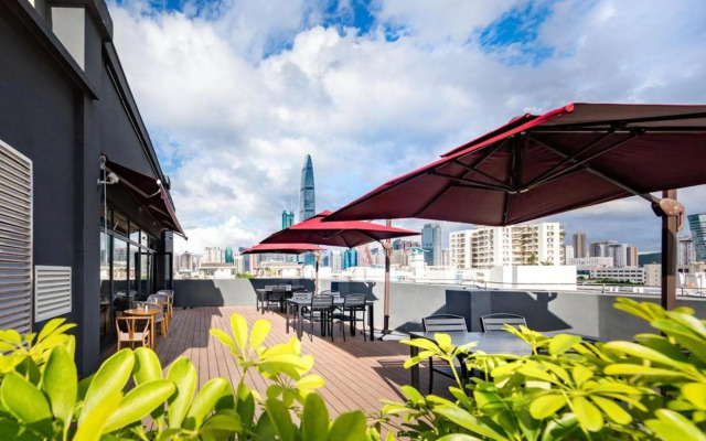 Shenzhen Huaqiangbei Sports Center Atour Hotel