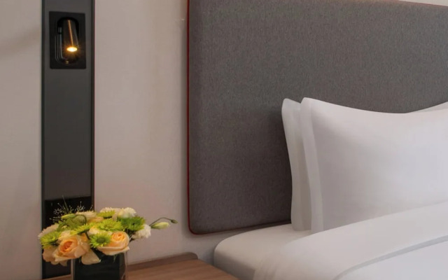 Holiday Inn Express Qingdao City Balcony by IHG