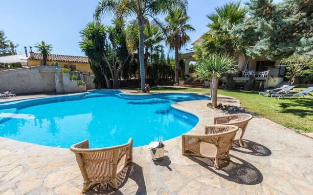 Gual house with private pool