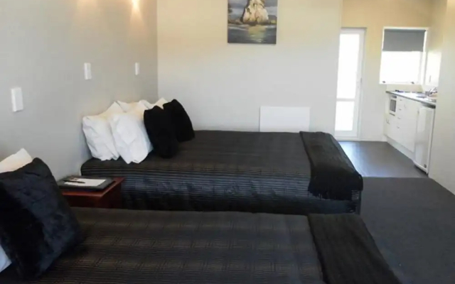 Aldan Lodge Motel