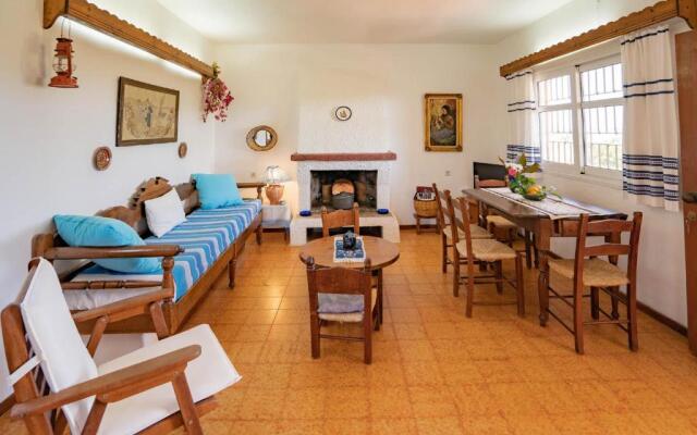 Nostos - Walk To Beach - AC WIFI