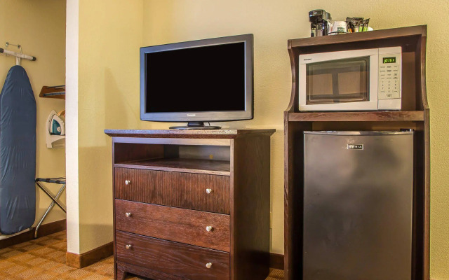 Quality Inn & Suites Marinette