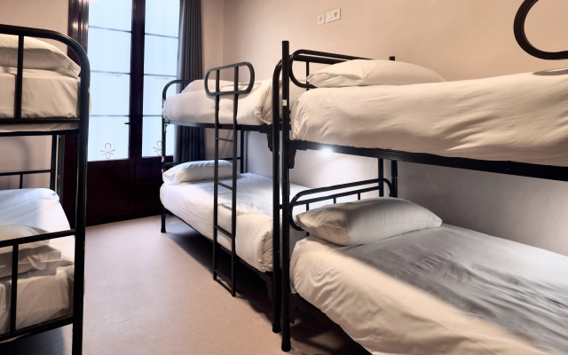 Ideal Youth Hostel