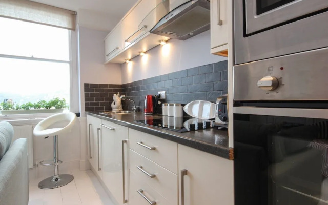 Flat 1, 32 Newcomen Road