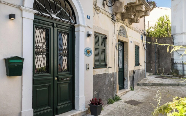 Nr 8 Ypapantis Deluxe Suites