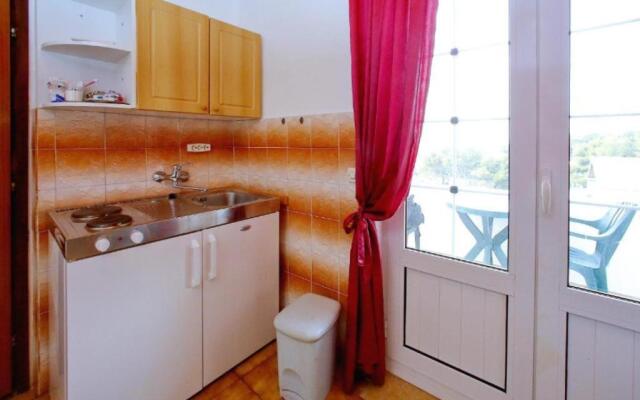 Apartments More - 300 m from beach