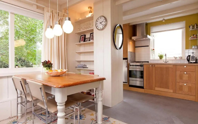 Very nice cottage in Durgerdam, with private garden, free parking, pets allowed