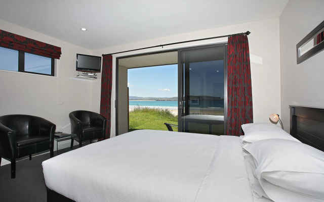 Curio Bay Salt House Motel