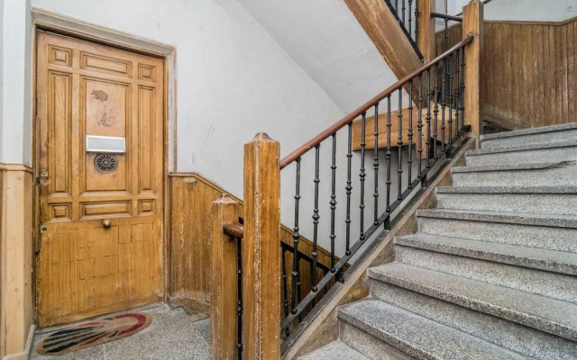 INCREDIBLE Apartment just steps from Gran Via by Batuecas