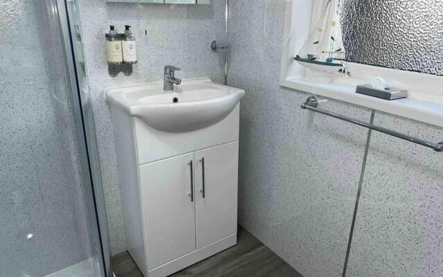 Modern 2 Bed Apartment